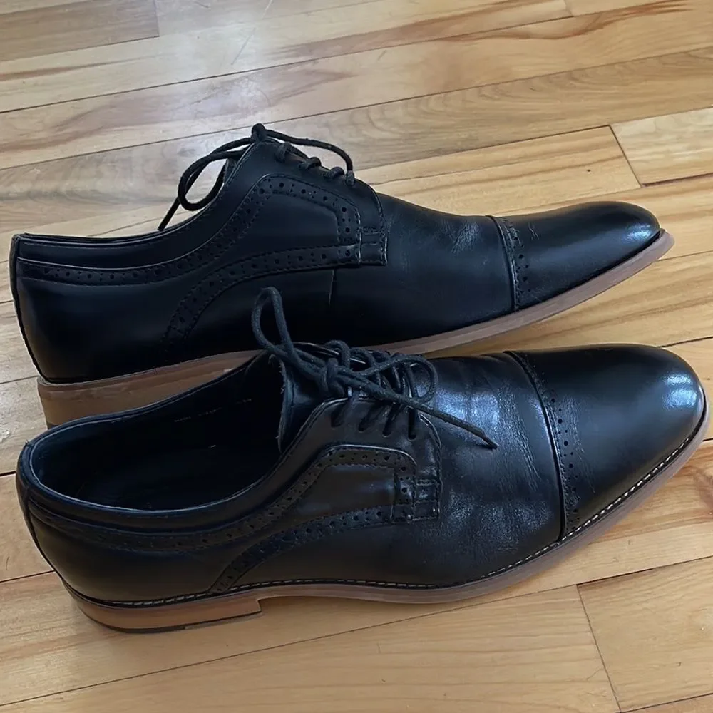Stacy Adams Dickinson black leather tie cap toe Oxford shoe. Size 9.5.